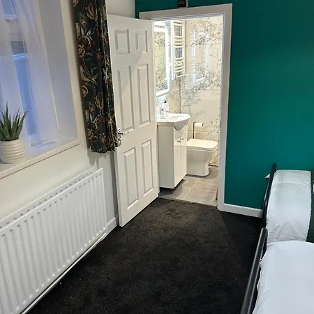 Gravelly House M6 J6 Star Hs2 Nec Airport - A Spacious Best-in-class 6 Bedroom House In Perfect For Large Groups, Corporate & Contractors And For Long Term Holiday home Birmingham