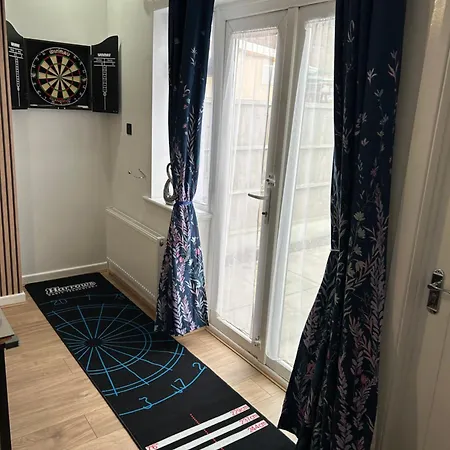 Gravelly House M6 J6 Star Hs2 Nec Airport - A Spacious Best-in-class 6 Bedroom House In Perfect For Large Groups, Corporate & Contractors And For Long Term Holiday home