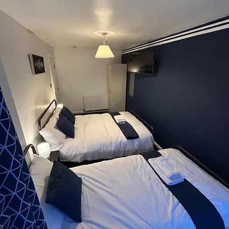 Holiday home Gravelly House M6 J6 Star Hs2 Nec Airport - A Spacious Best-in-class 6 Bedroom House In Perfect For Large Groups, Corporate & Contractors And For Long Term *