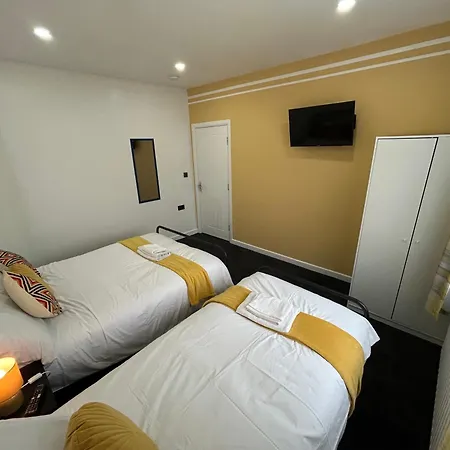 Holiday home Gravelly House M6 J6 Star Hs2 Nec Airport - A Spacious Best-in-class 6 Bedroom House In Perfect For Large Groups, Corporate & Contractors And For Long Term *
