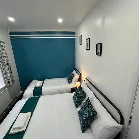 Gravelly House M6 J6 Star Hs2 Nec Airport - A Spacious Best-in-class 6 Bedroom House In Perfect For Large Groups, Corporate & Contractors And For Long Term Holiday home Birmingham