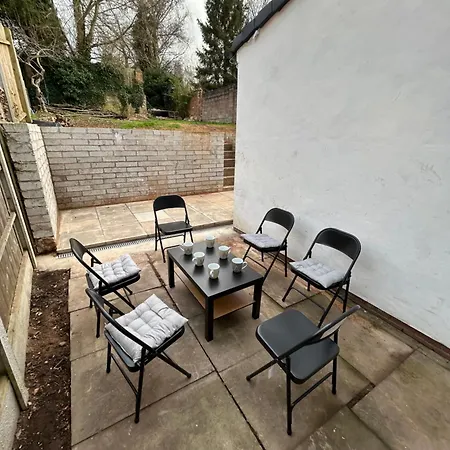 Holiday home Gravelly House M6 J6 Star Hs2 Nec Airport - A Spacious Best-in-class 6 Bedroom House In Perfect For Large Groups, Corporate & Contractors And For Long Term