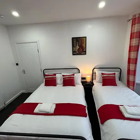 Gravelly House M6 J6 Star Hs2 Nec Airport - A Spacious Best-in-class 6 Bedroom House In Perfect For Large Groups, Corporate & Contractors And For Long Term Holiday home *