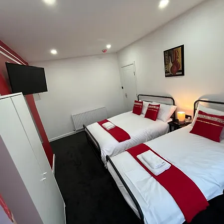 Gravelly House M6 J6 Star Hs2 Nec Airport - A Spacious Best-in-class 6 Bedroom House In Perfect For Large Groups, Corporate & Contractors And For Long Term Holiday home Birmingham