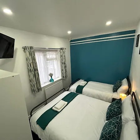 Holiday home Gravelly House M6 J6 Star Hs2 Nec Airport - A Spacious Best-in-class 6 Bedroom House In Perfect For Large Groups, Corporate & Contractors And For Long Term