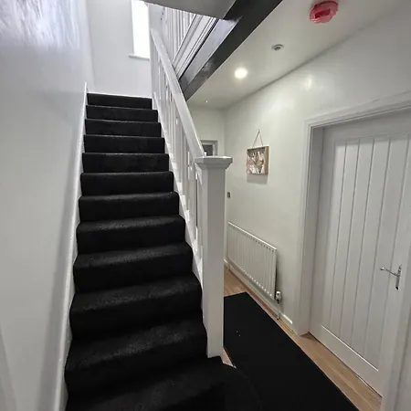 Gravelly House M6 J6 Star Hs2 Nec Airport - A Spacious Best-in-class 6 Bedroom House In Perfect For Large Groups, Corporate & Contractors And For Long Term