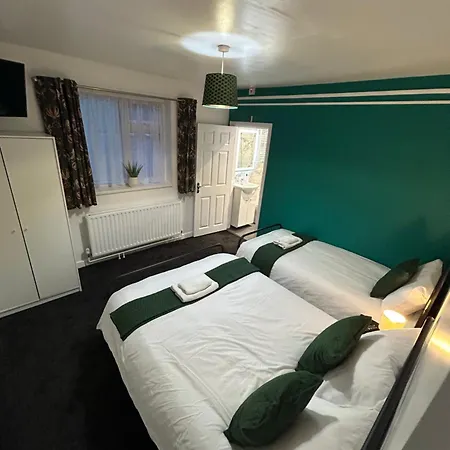 Gravelly House M6 J6 Star Hs2 Nec Airport - A Spacious Best-in-class 6 Bedroom House In Perfect For Large Groups, Corporate & Contractors And For Long Term Holiday home *
