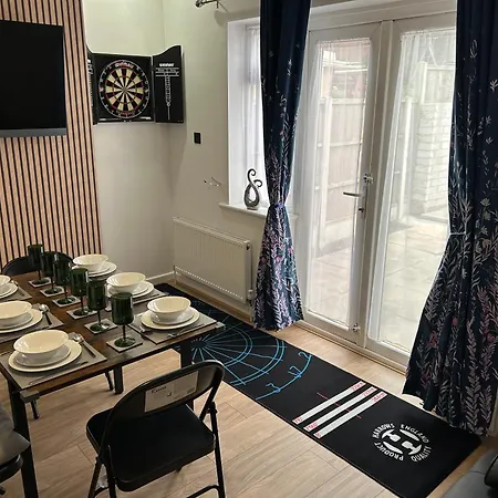Gravelly House M6 J6 Star Hs2 Nec Airport - A Spacious Best-in-class 6 Bedroom House In Perfect For Large Groups, Corporate & Contractors And For Long Term Holiday home *